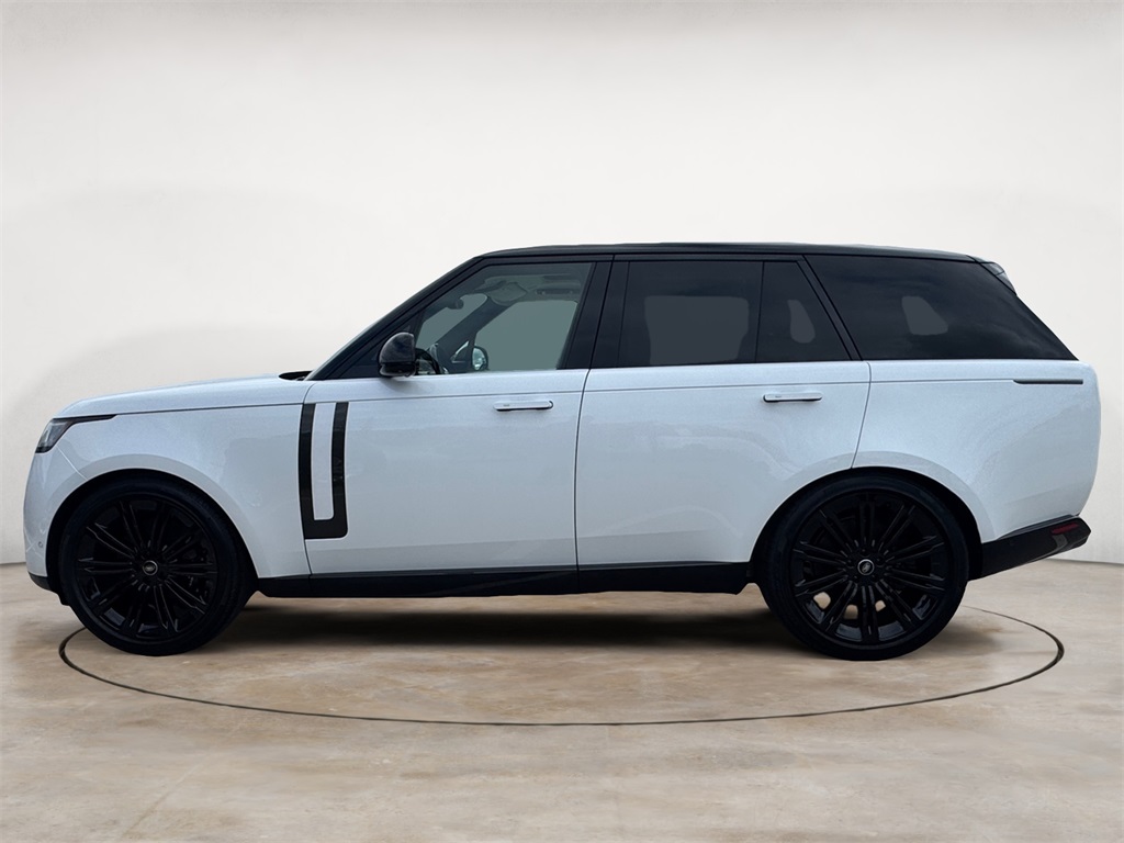 2025 Land Rover Range Rover SE photo 2