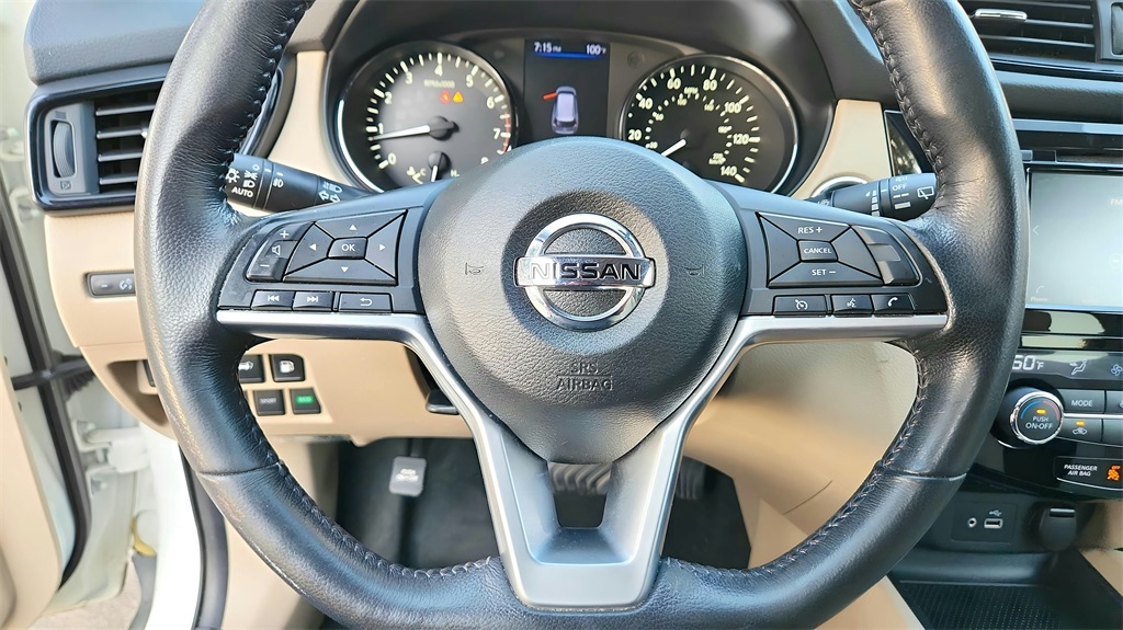 2017 Nissan Rogue SV photo 21