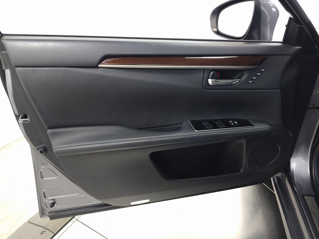 2016 Lexus ES 350 photo 11