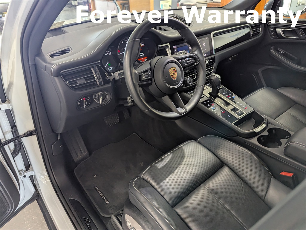 2024 Porsche Macan T photo 10