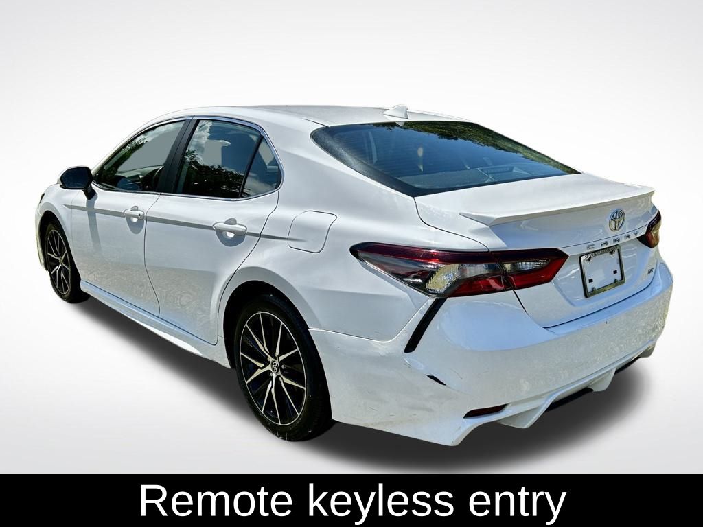 2023 Toyota Camry SE photo 4