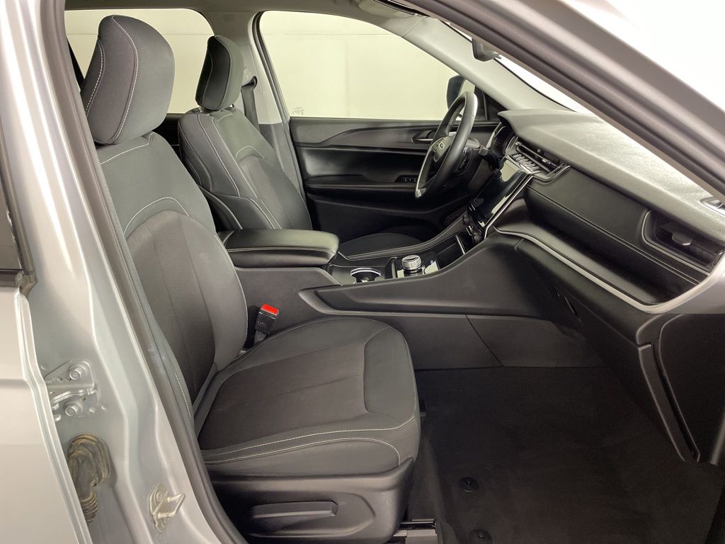 2023 Jeep Grand Cherokee Laredo photo 37