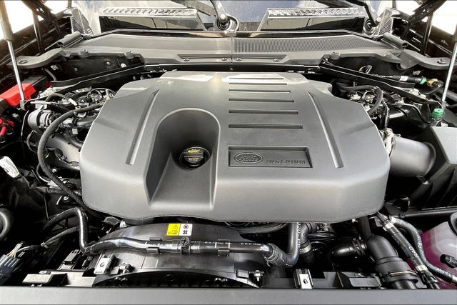 2025 Land Rover Defender 110 S photo 10