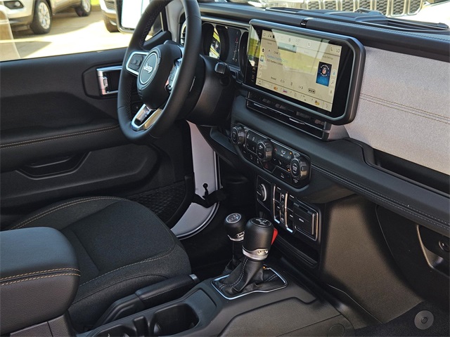 2025 Jeep Wrangler Sahara photo 7