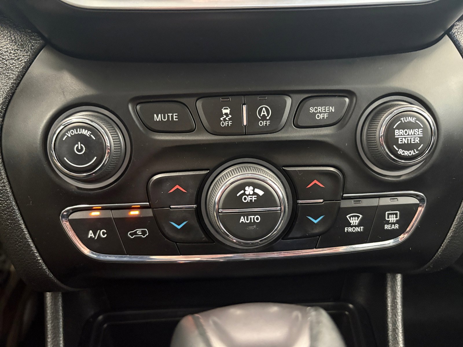 2020 Jeep Cherokee Limited photo 20