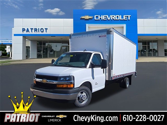 2025 Chevrolet Express Cutaway Base's photo