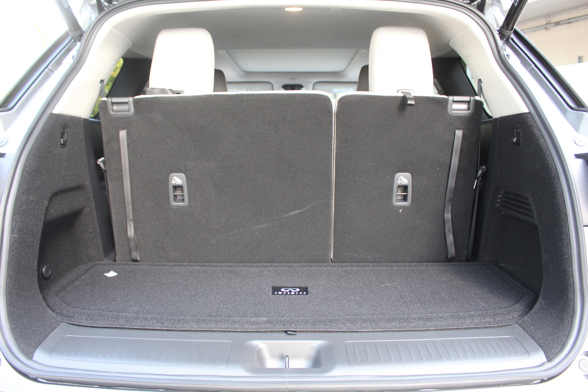 2026 Infiniti QX60 Luxe photo 18