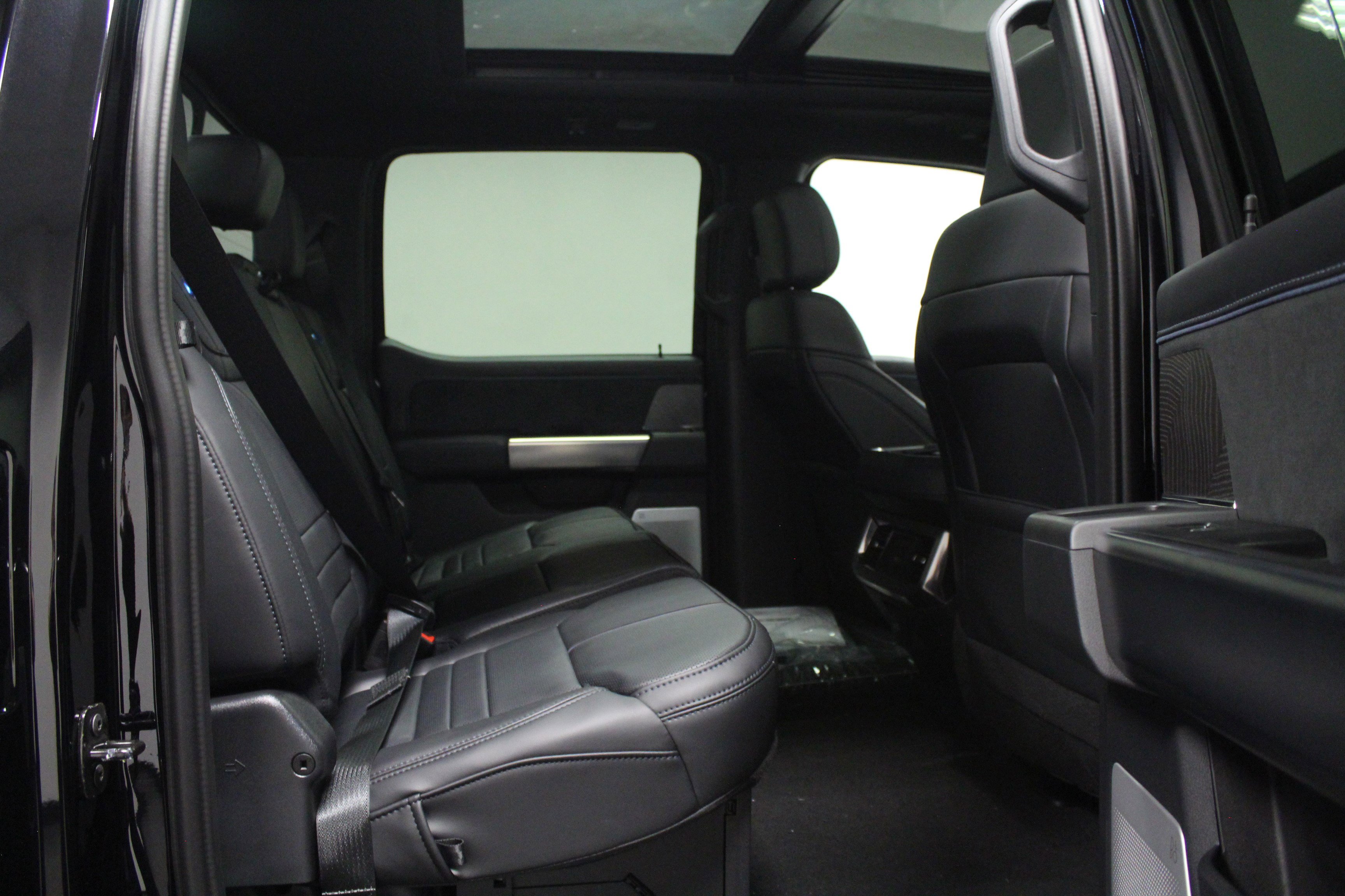2025 Ford F-250 Lariat photo 12