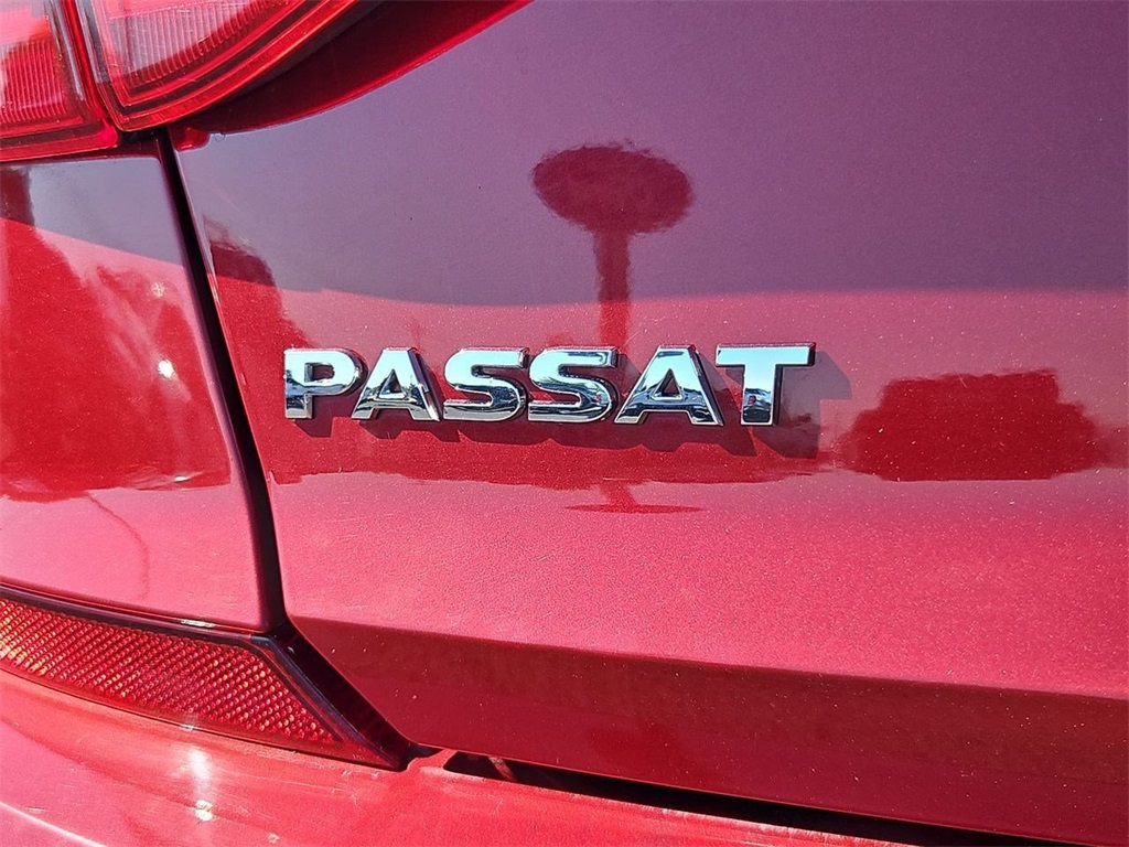 2019 Volkswagen Passat 2.0T Wolfsburg Edition photo 26