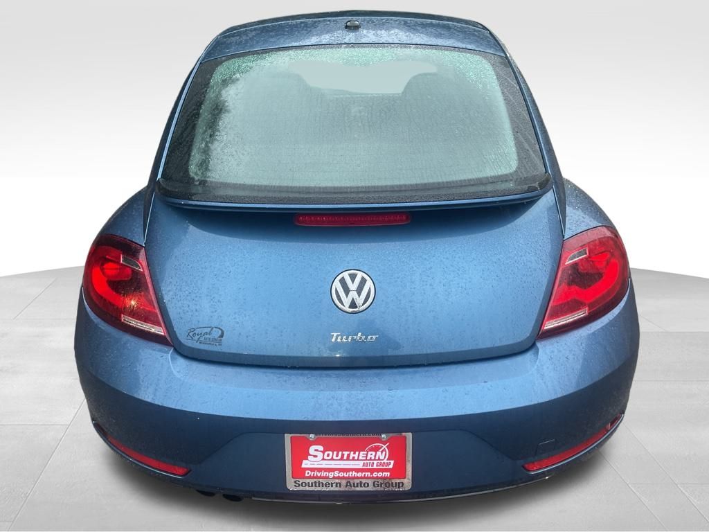 2019 Volkswagen Beetle S photo 2