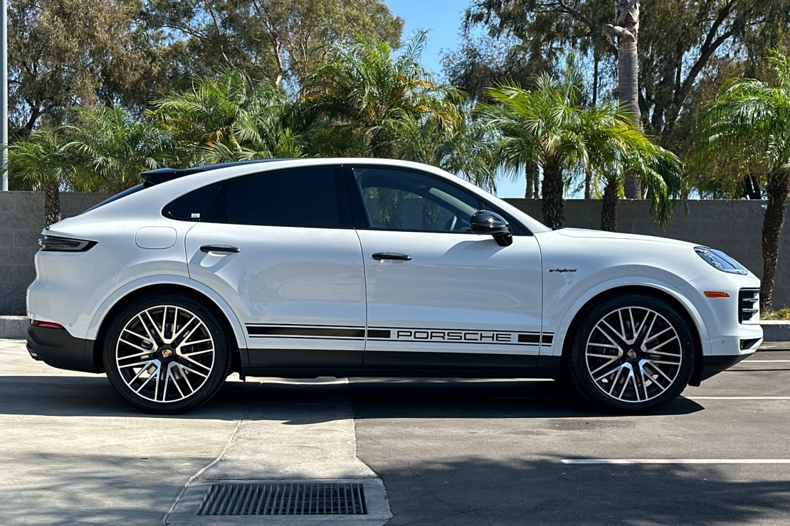 2026 Porsche Cayenne E-Hybrid Coupe photo 9