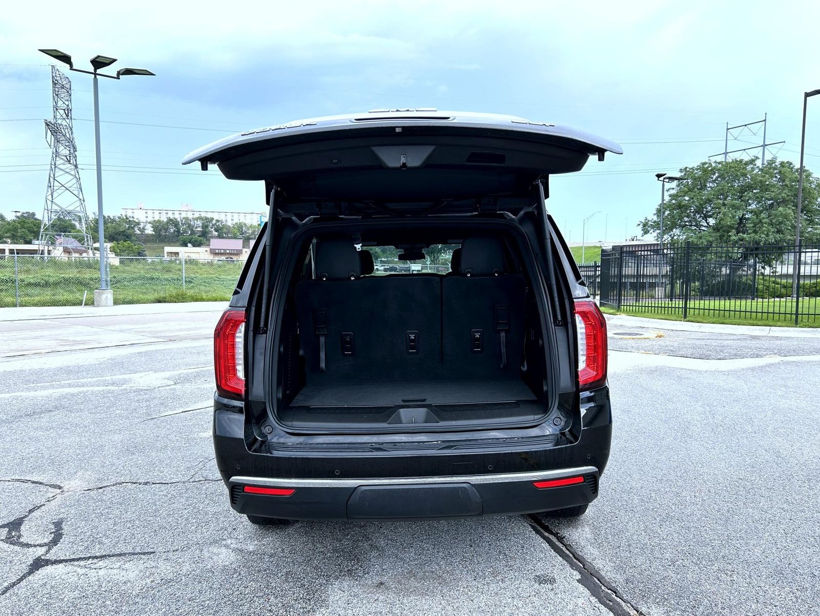 2023 Gmc Yukon SLT photo 23
