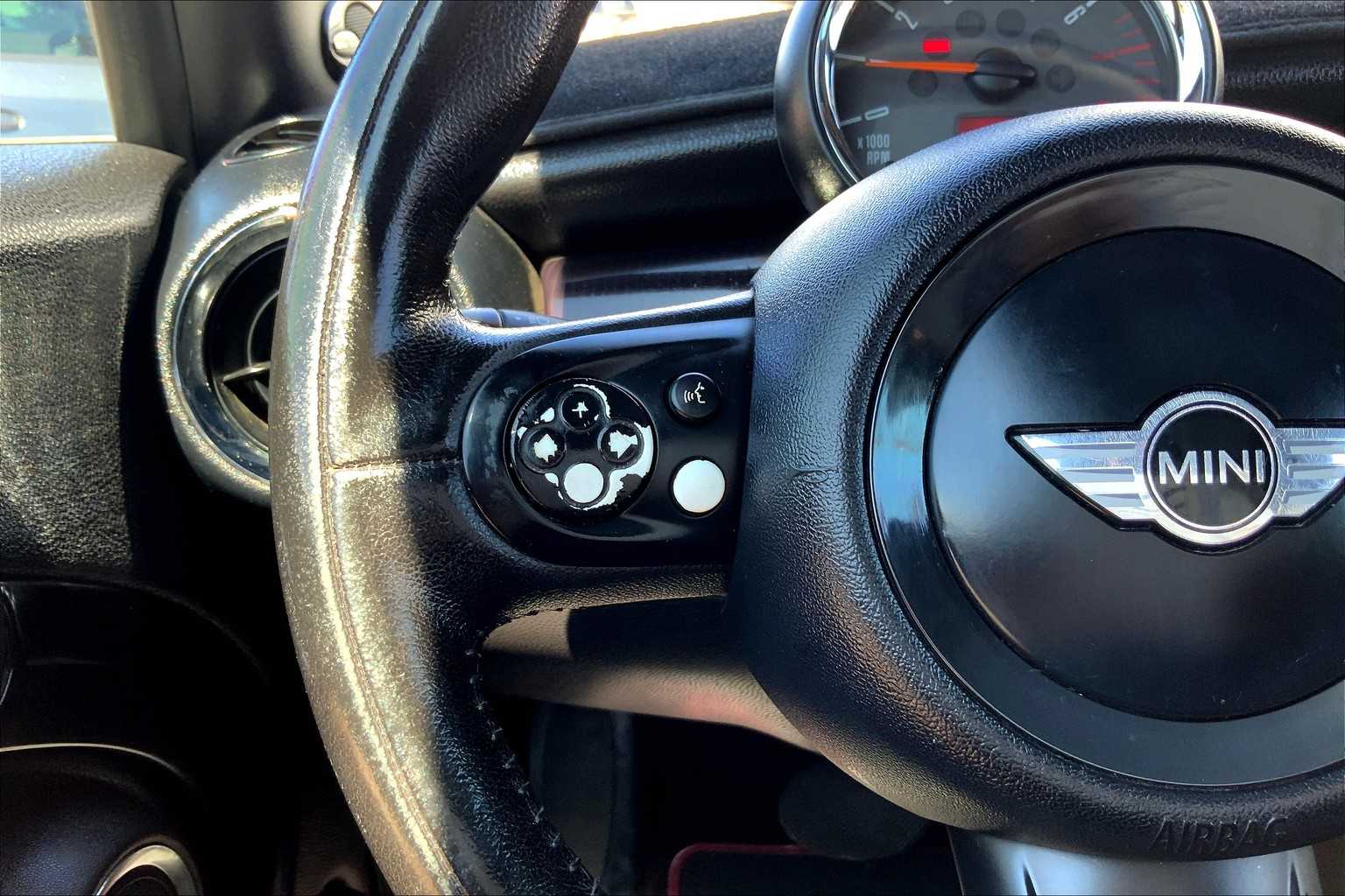 2012 Mini Clubman Base photo 17
