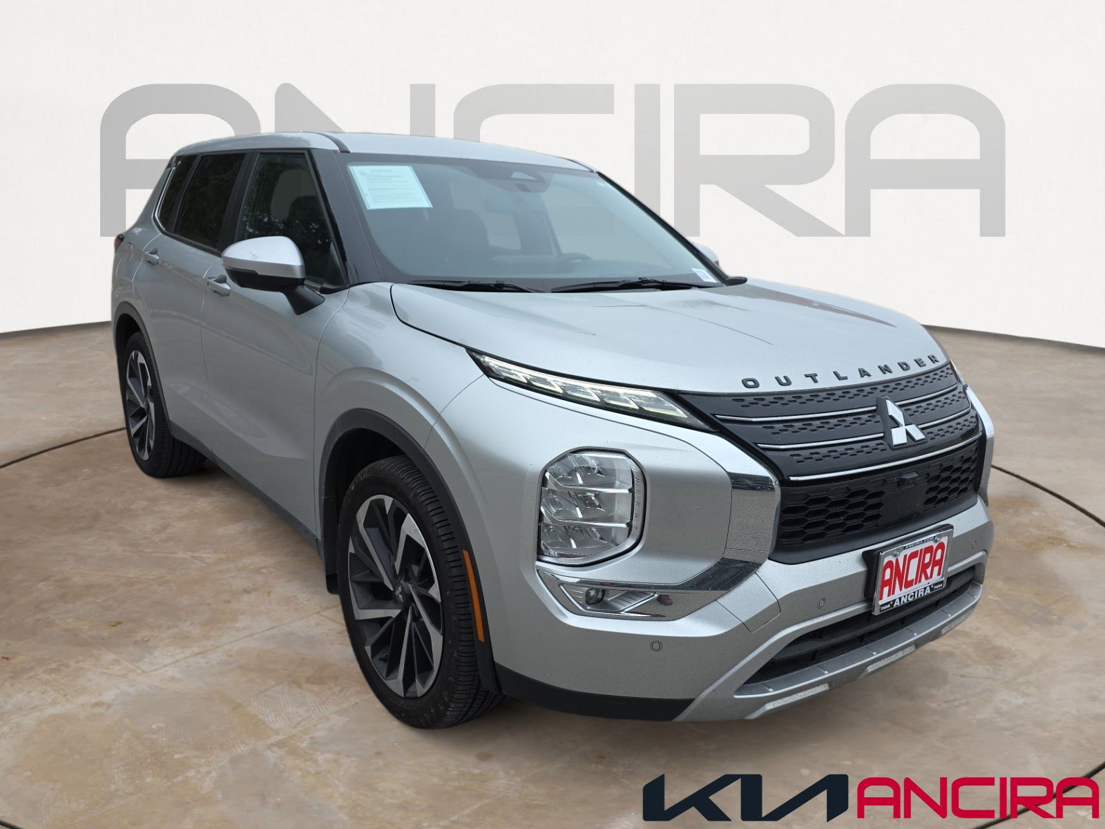 2024 Mitsubishi Outlander SE's photo