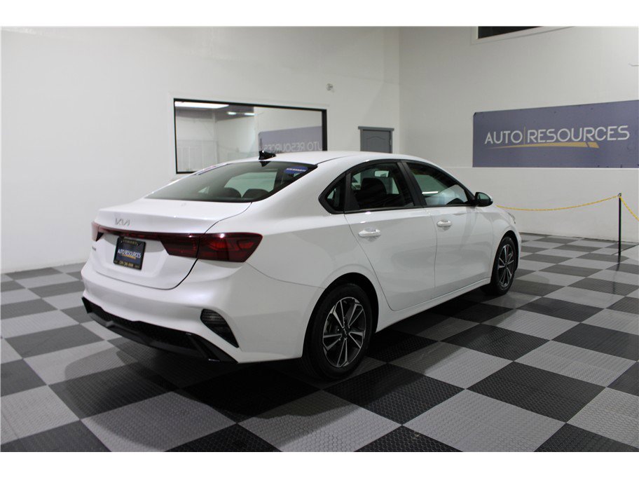 2023 Kia Forte LXS photo 4