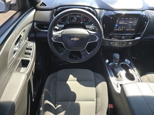 2024 Chevrolet Traverse Cloth photo 2
