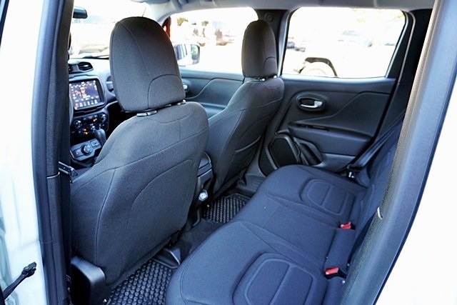 Certified Used 2022 White Jeep Latitude image 16