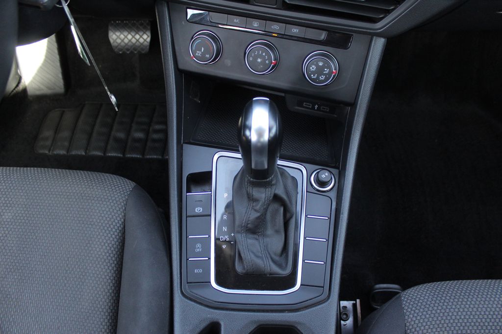 2021 Volkswagen Jetta SE R-Line photo 14