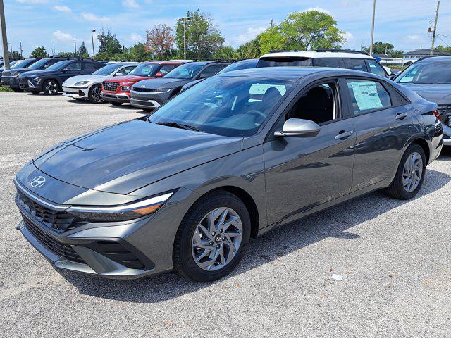 2025 Hyundai Elantra Hybrid Blue photo 2