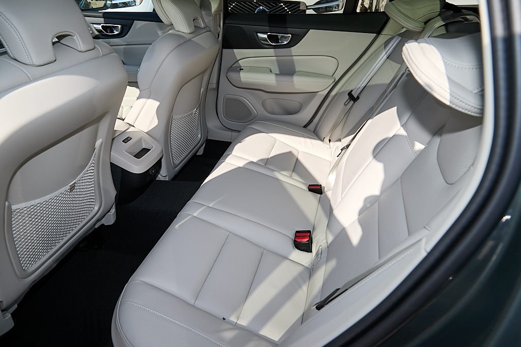 2026 VOLVO V60CC - Image 18