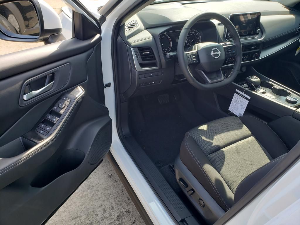 2026 Nissan Rogue SV photo 7