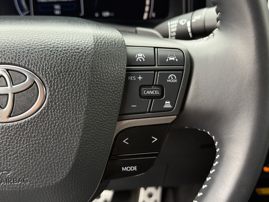 2025 Toyota Camry SE photo 18
