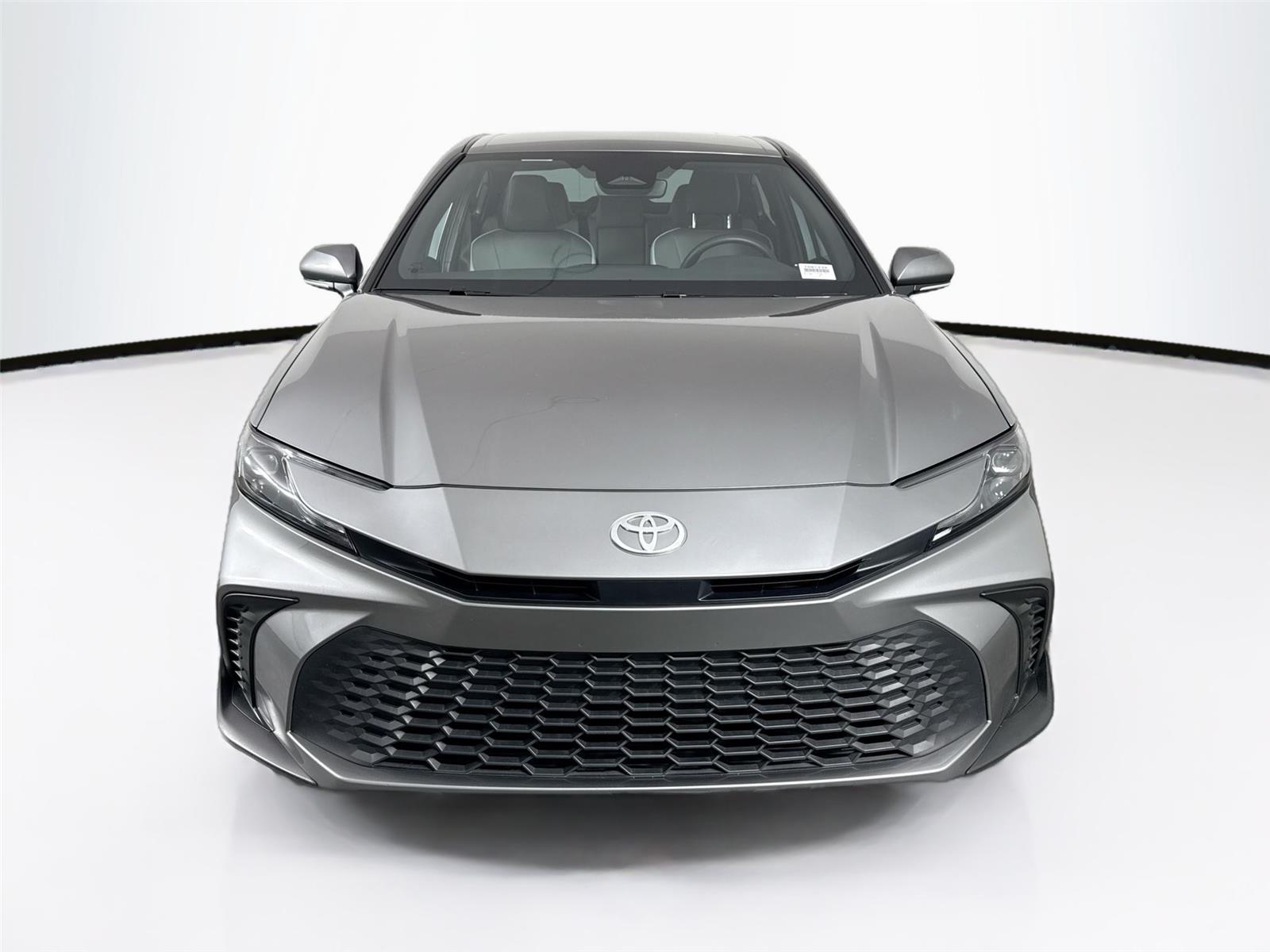 2025 Toyota Camry SE photo 3