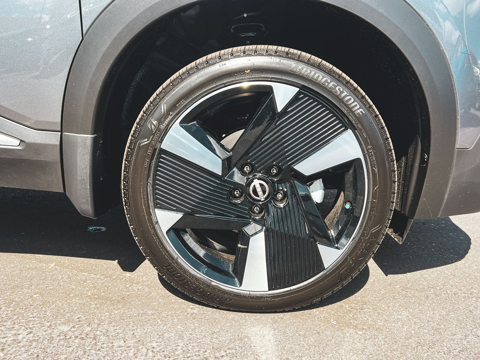 2026 Nissan Kicks SR photo 11