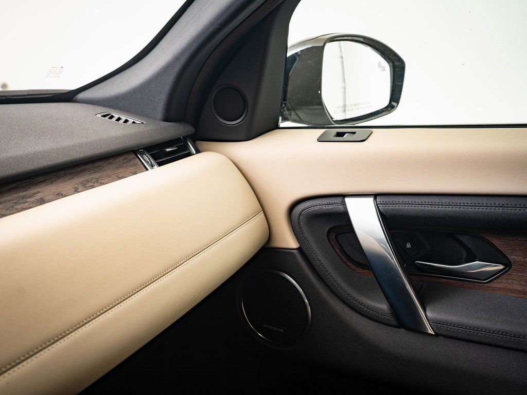 2022 Land Rover Discovery Sport SE photo 28