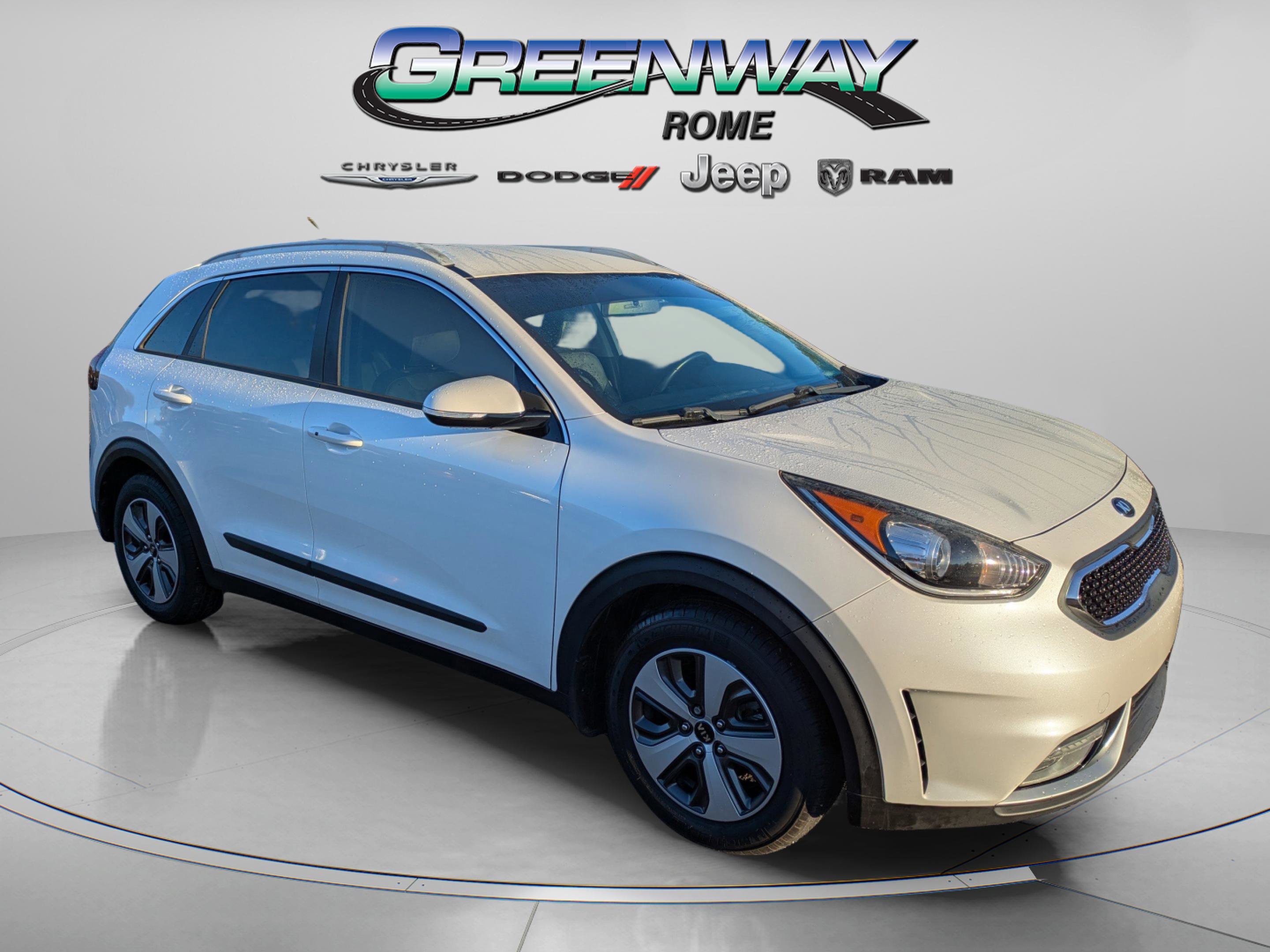 2017 Kia Niro EX's photo