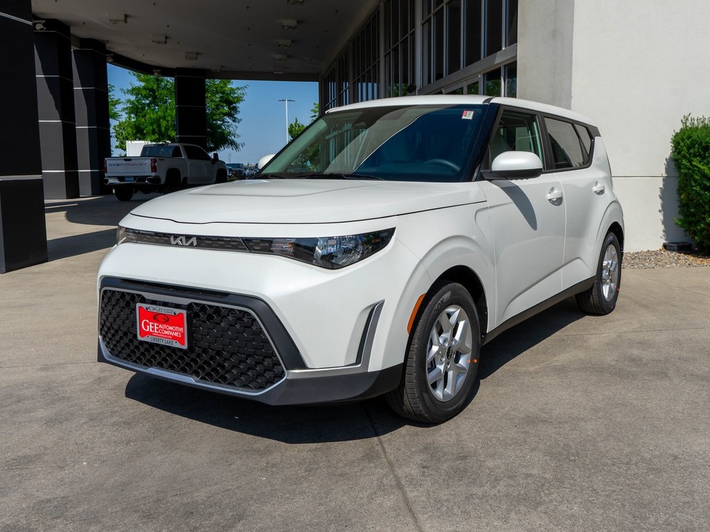 2025 Kia Soul LX photo 3