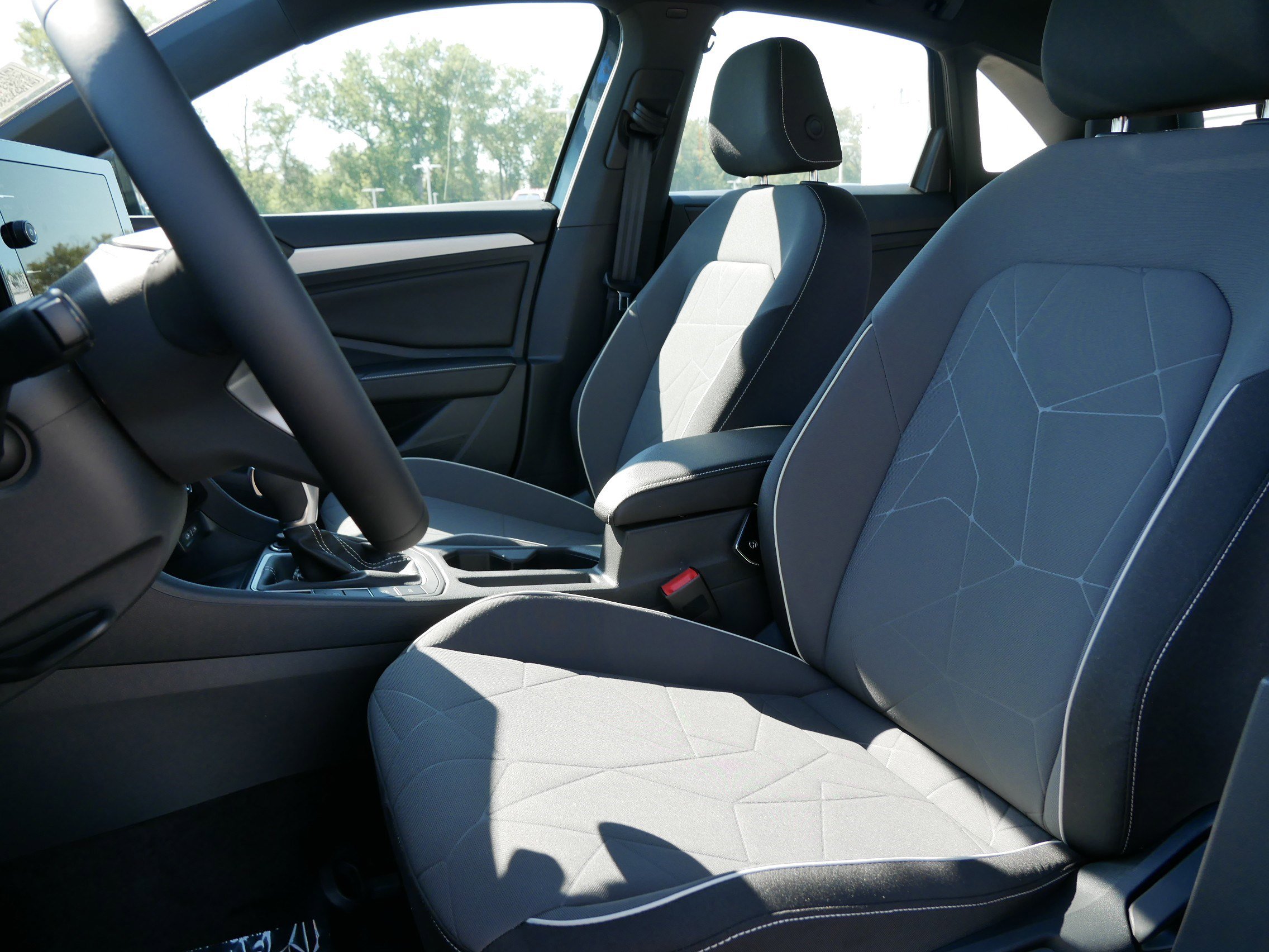2025 Volkswagen Jetta Sport photo 4