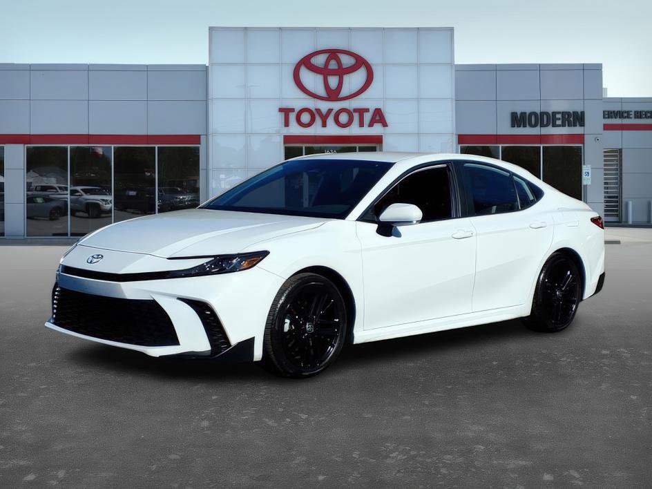 2025 Toyota Camry SE's photo
