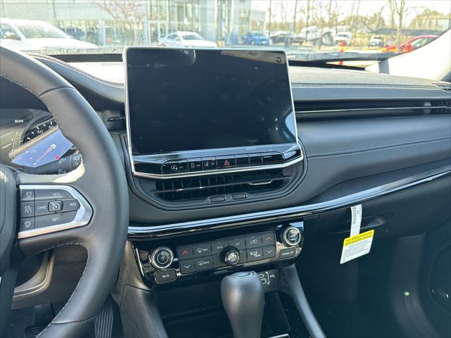 2025 Jeep Compass Latitude photo 12