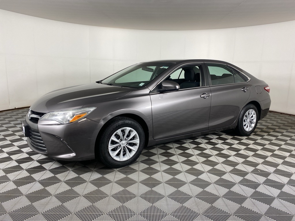 2016 Toyota Camry LE photo 6