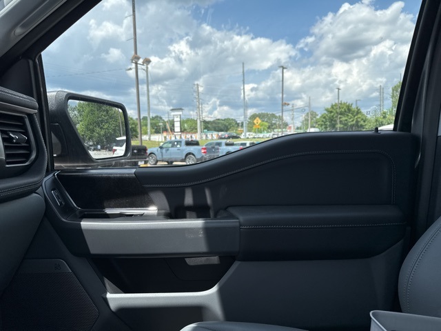 2025 Ford F-150 Lightning photo 36