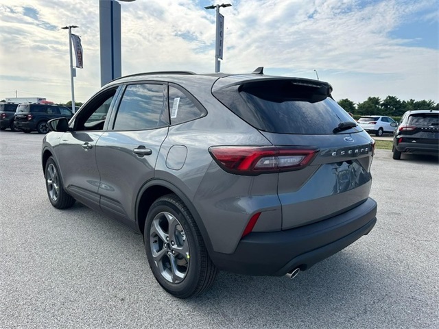 2025 Ford Escape ST-Line photo 3