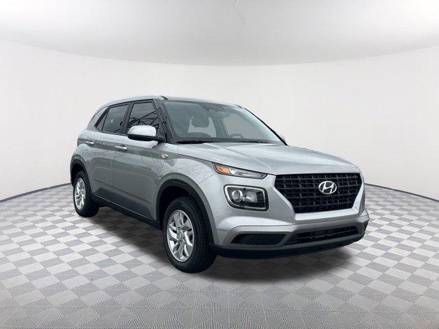 2025 Hyundai Venue SE photo 2