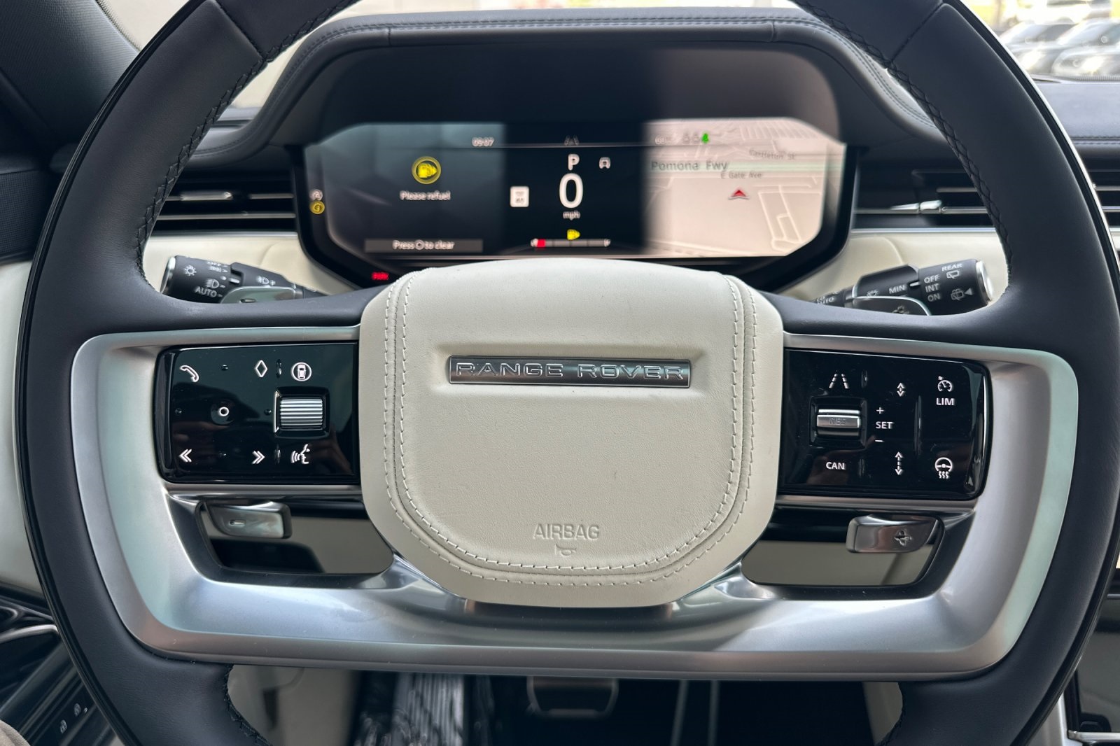 2025 Land Rover Range Rover SE photo 26