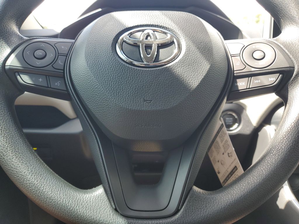 2025 Toyota RAV4 XLE photo 19