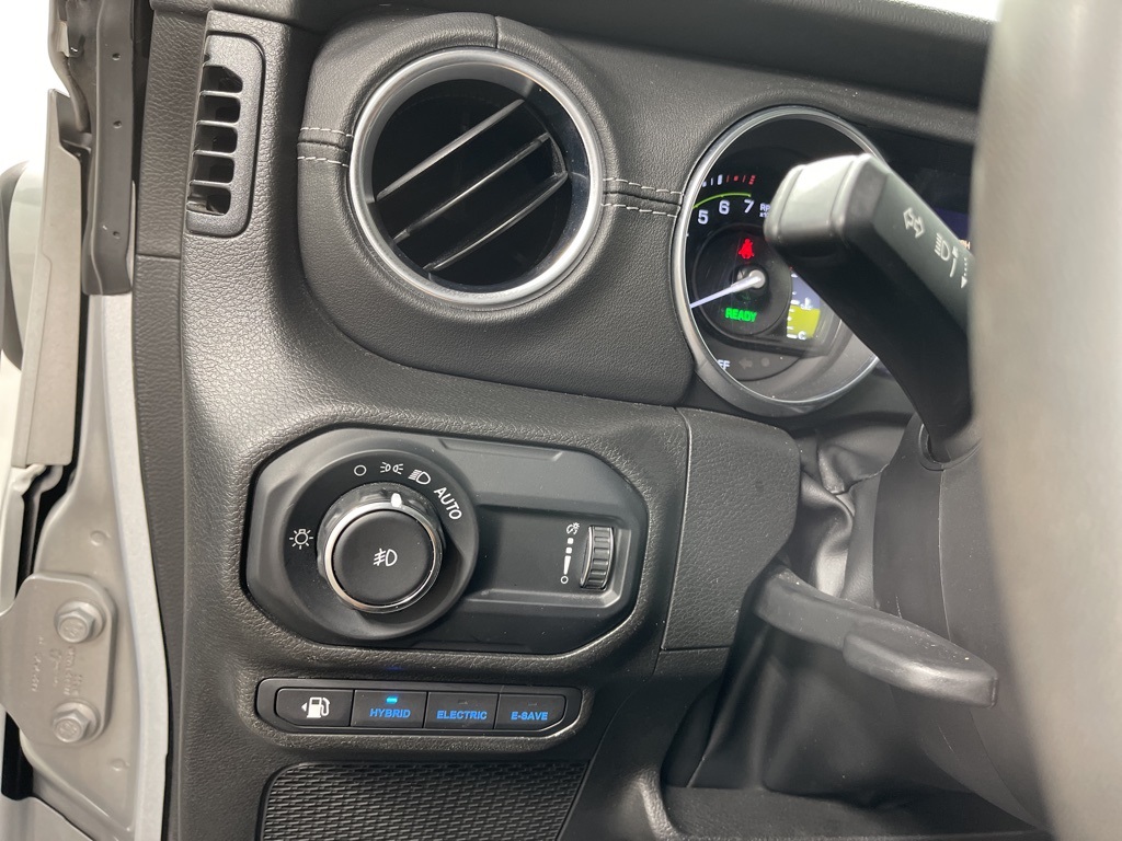 2023 Jeep Wrangler Sahara 4xe photo 7