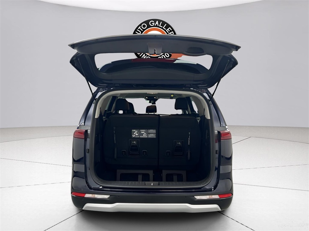 2023 Kia Carnival LX photo 18