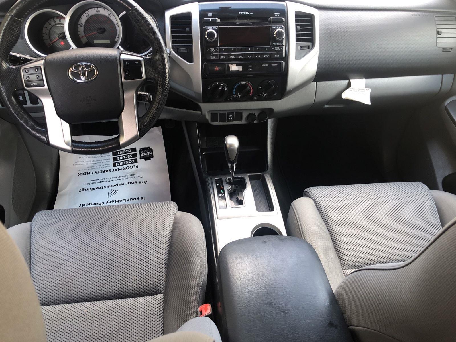 2012 Toyota Tacoma PreRunner V6 Double Cab photo 10
