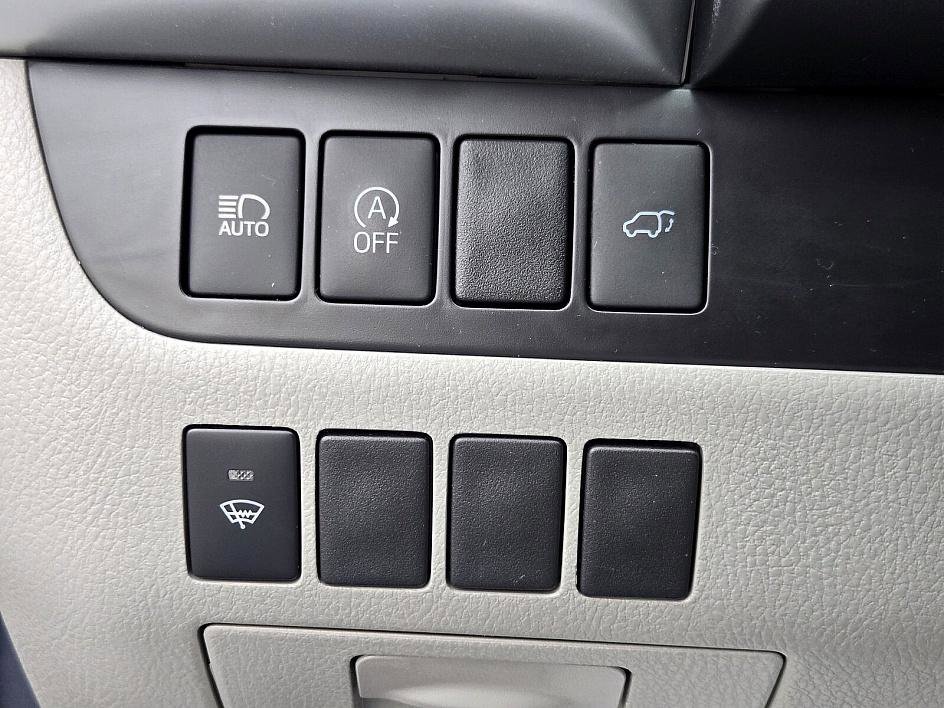 2019 Toyota Highlander LE Plus photo 24