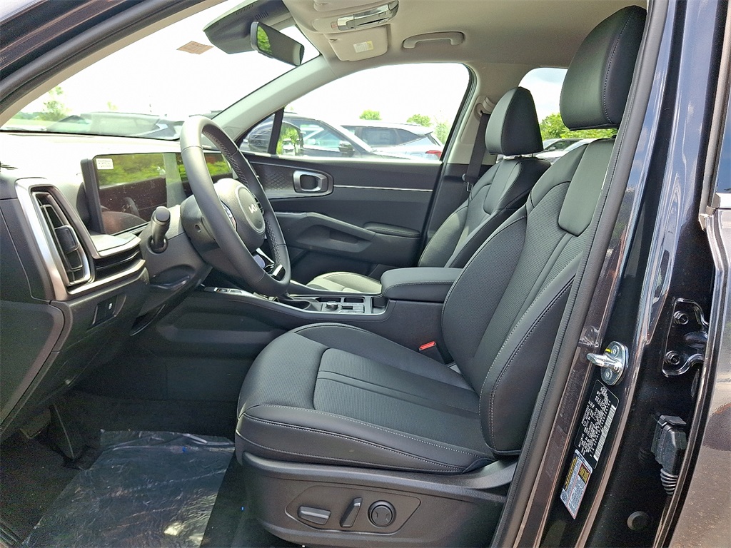 2025 Kia Sorento S photo 13