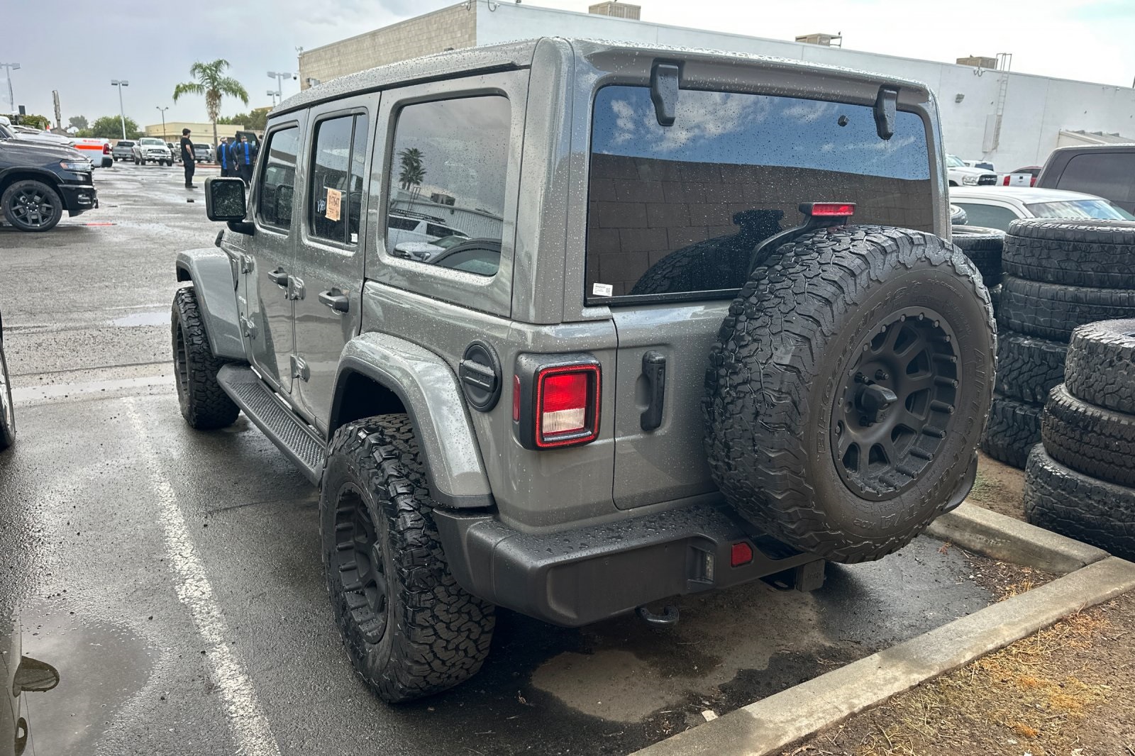 2021 Jeep Wrangler Unlimited Sahara photo 2