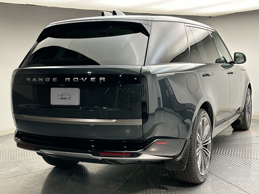 2025 Land Rover Range Rover SE photo 2