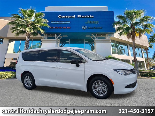 2026 Chrysler Voyager LX's photo