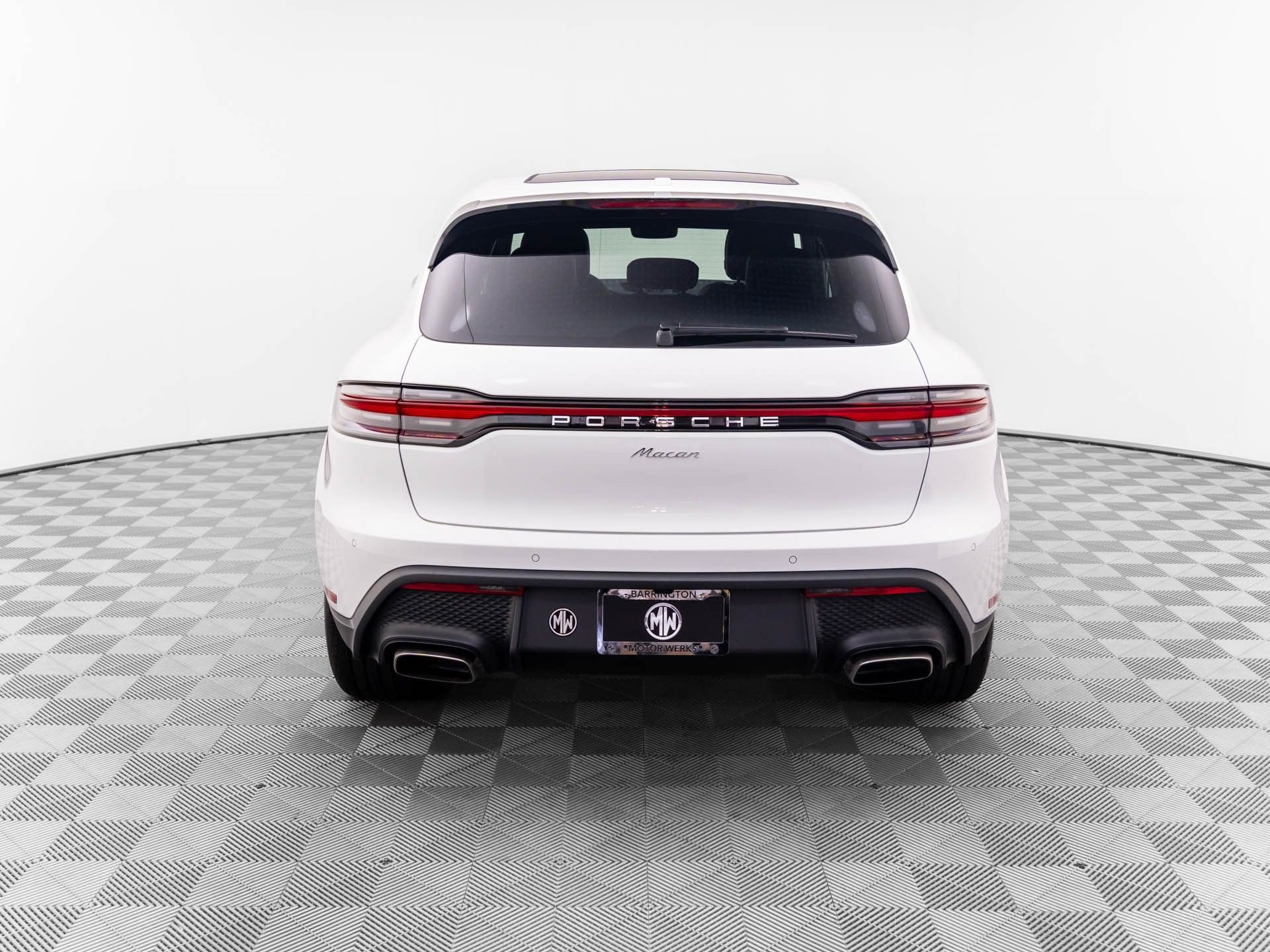 2025 Porsche Macan photo 9