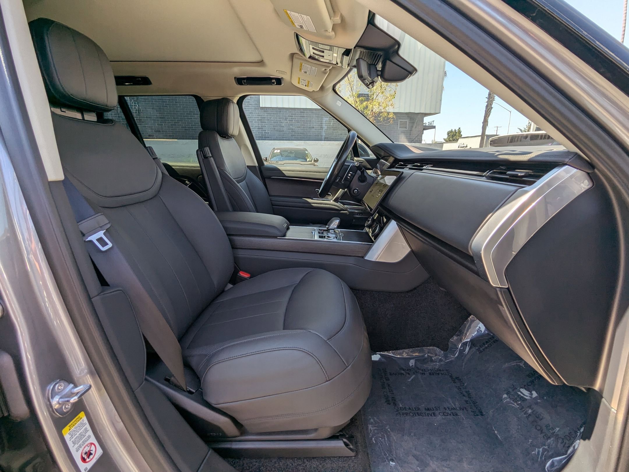 2023 Land Rover Range Rover SE photo 23